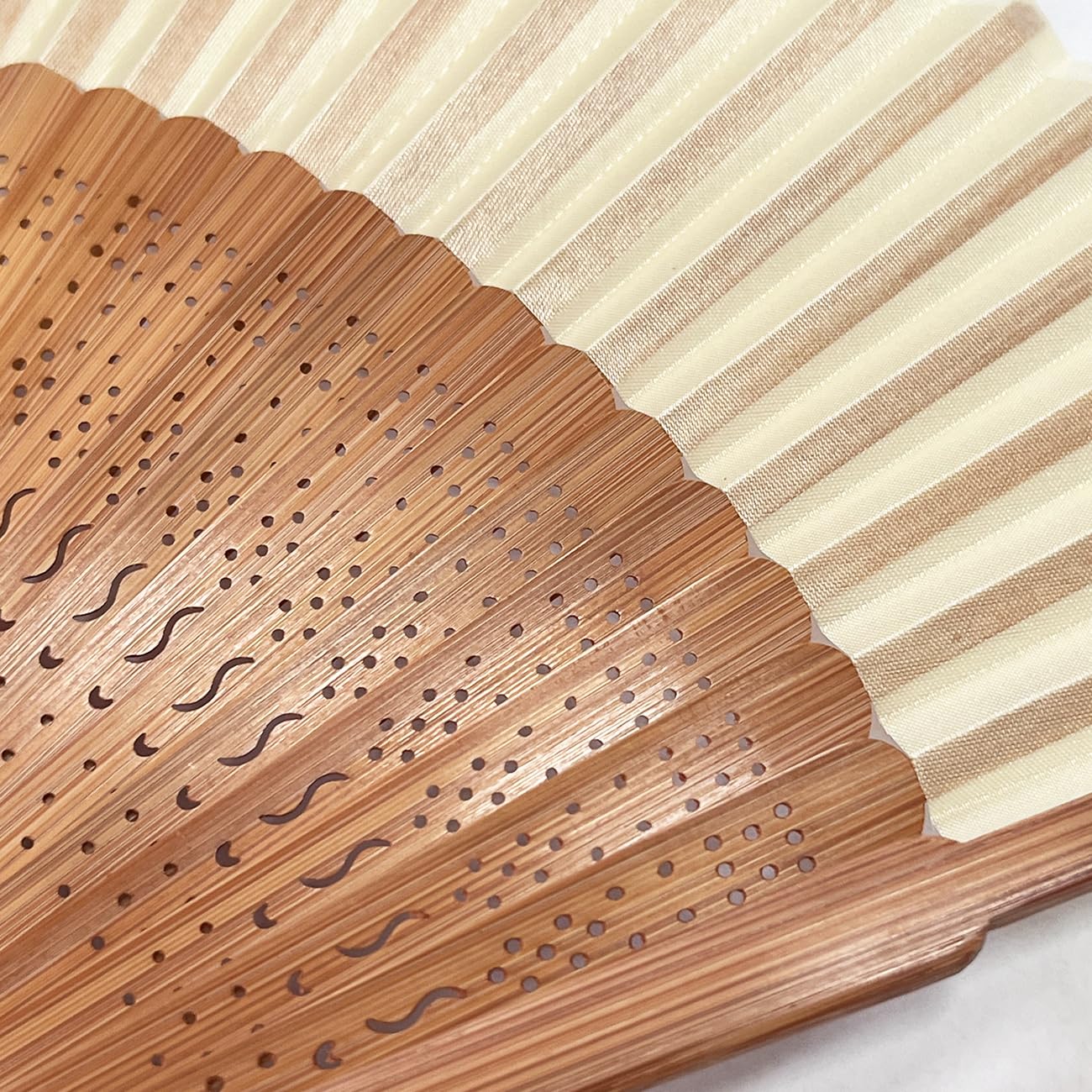 Hand Held Fan For Women Japanese Vintage Bamboo Silk Elegant For Dance Music Festival Wedding Church Decoration Party White