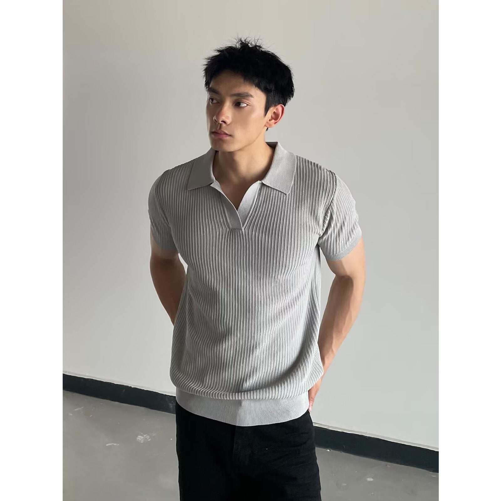 V-neck Slim-fit Lapel-striped Short-sleeve Knit